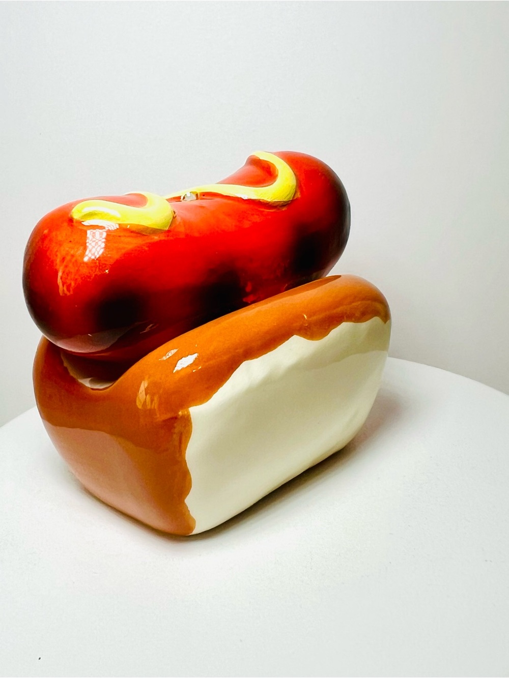 Ceramic Hot Dog In Bun Salt and Pepper Shakers Mustard BBQ Grilled - Picture 6 of 7